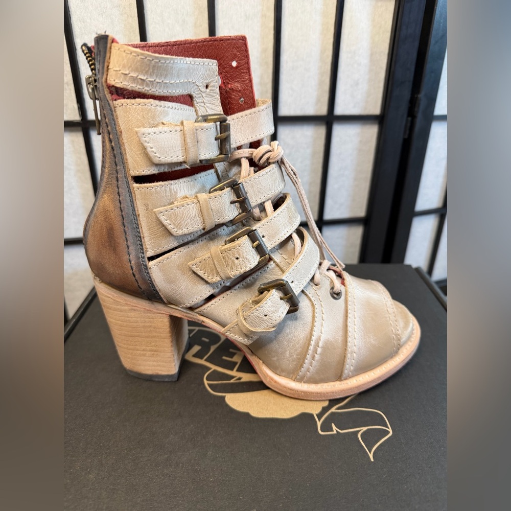 FREEBIRD NEW IN BOX Braeden Open Toed Heeled Boots Color Ice 7 - Picture 2 of 7